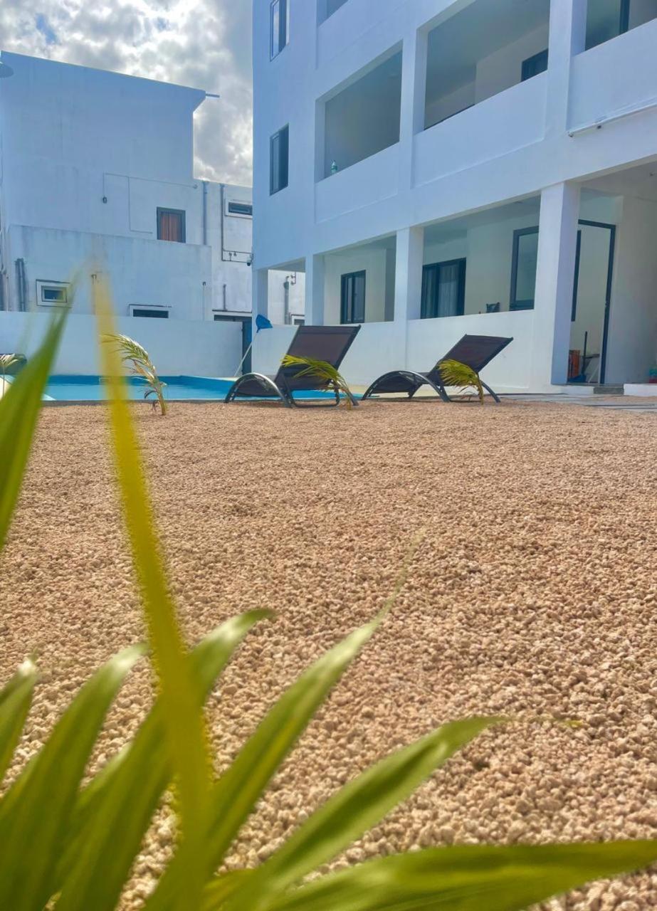Skyview Apartment- Rooftop Penthouse With Sunset & Sea Views Flic en Flac Экстерьер фото
