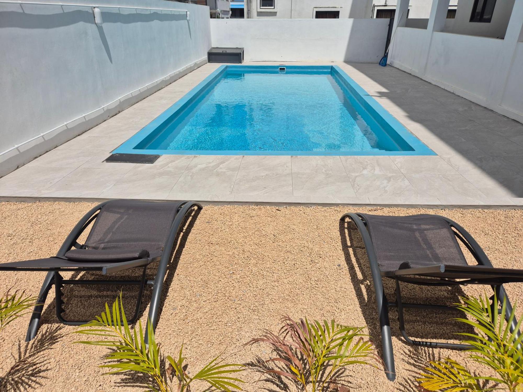 Skyview Apartment- Rooftop Penthouse With Sunset & Sea Views Flic en Flac Экстерьер фото
